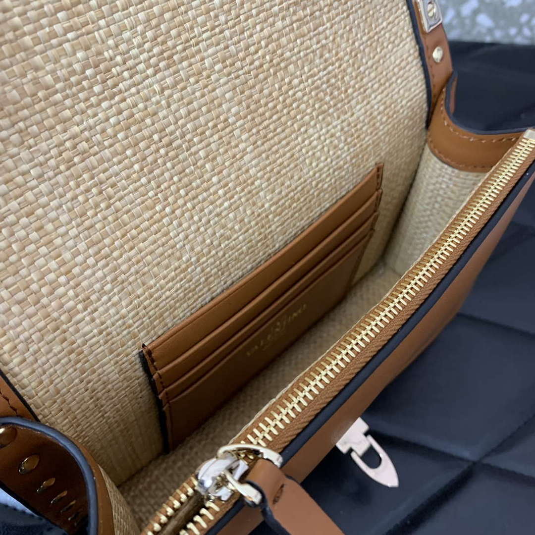 Valentino 0571 Garavani Rockstud Crossbag Raffia