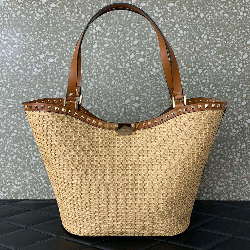 Valentino 0660 Garavani Rockstud leather-trimmed raffia shopper