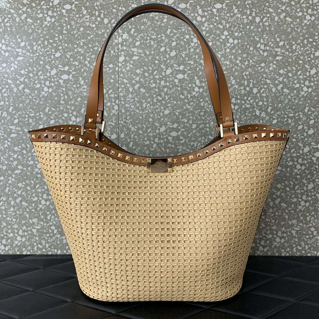 Valentino 0660 Garavani Rockstud leather-trimmed raffia shopper