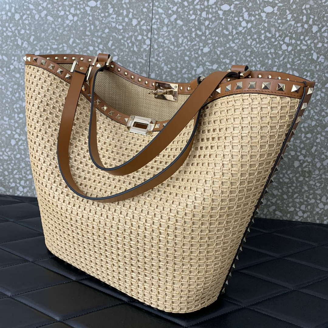 Valentino 0660 Garavani Rockstud leather-trimmed raffia shopper