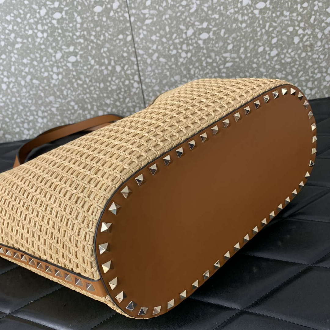 Valentino 0660 Garavani Rockstud leather-trimmed raffia shopper