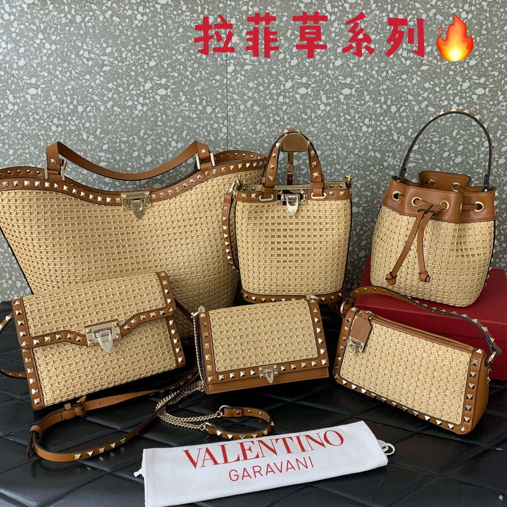 Valentino 0571 Garavani Rockstud Crossbag Raffia