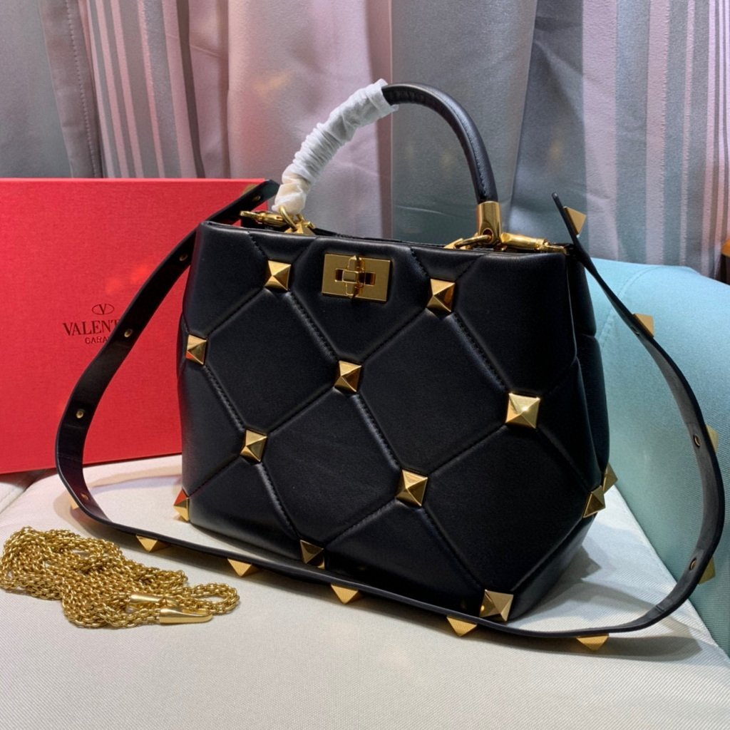 Valentino 2021 Roman Stud The Handle Bag In Nappa 0097L Black