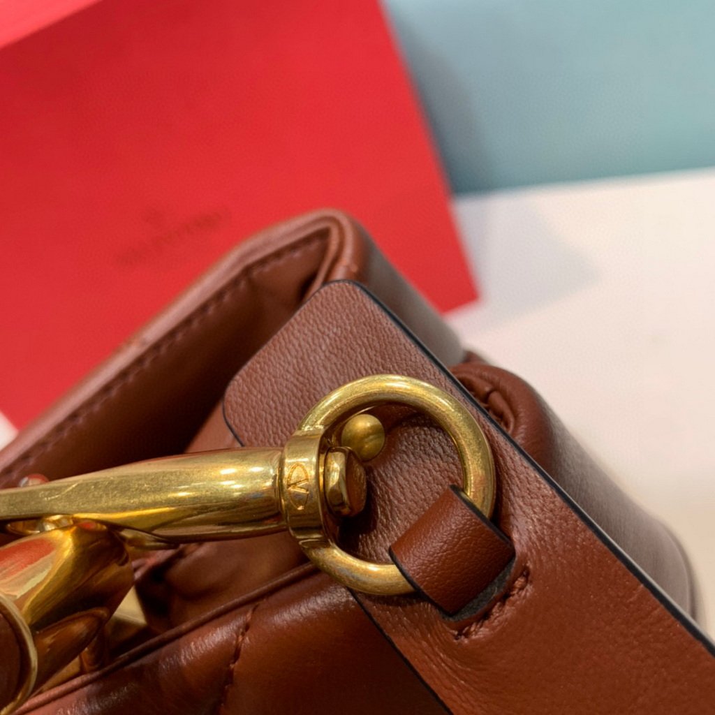 Valentino 2021 Roman Stud The Handle Bag In Nappa 0097L Brown