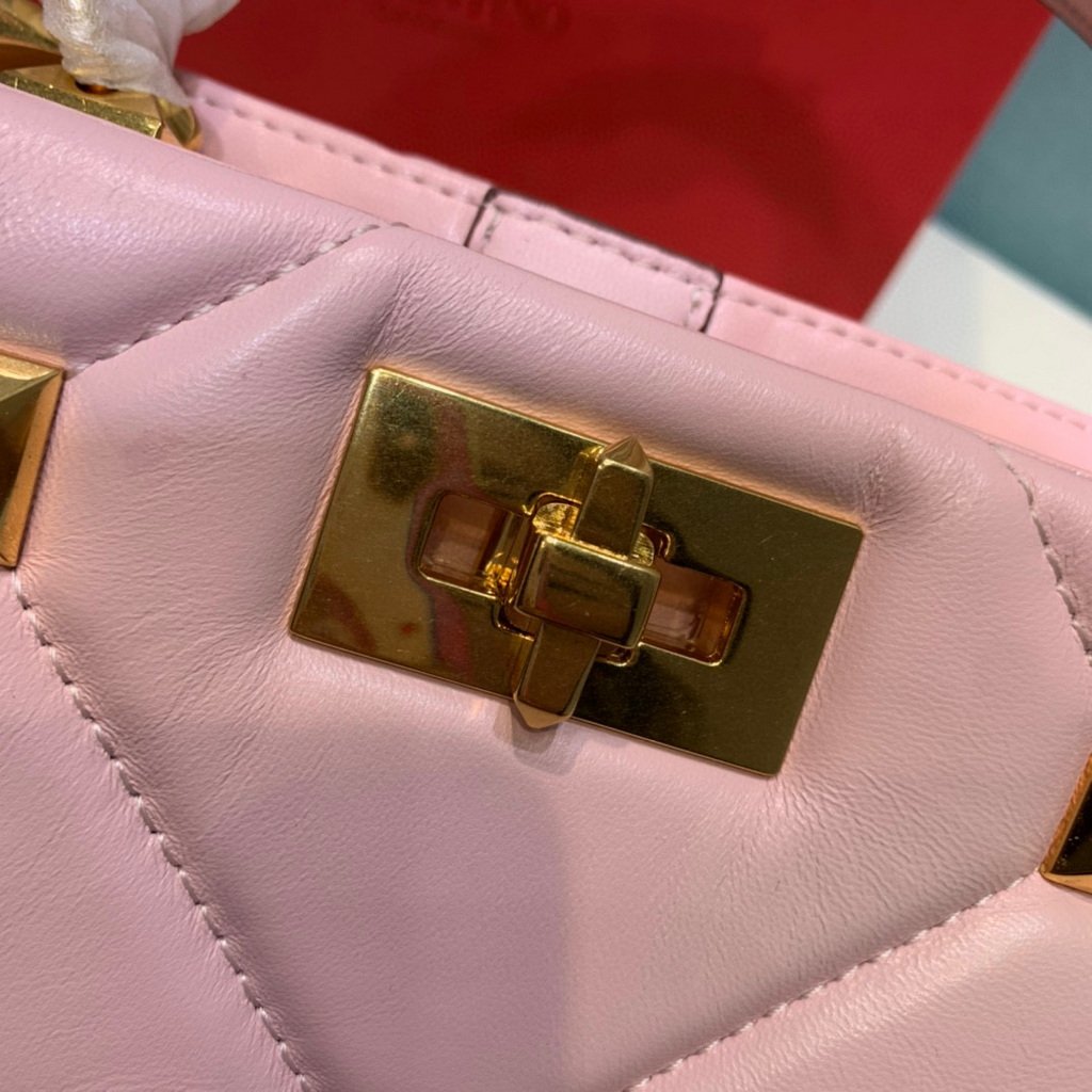 Valentino 2021 Roman Stud The Handle Bag In Nappa 0097L Light Pink