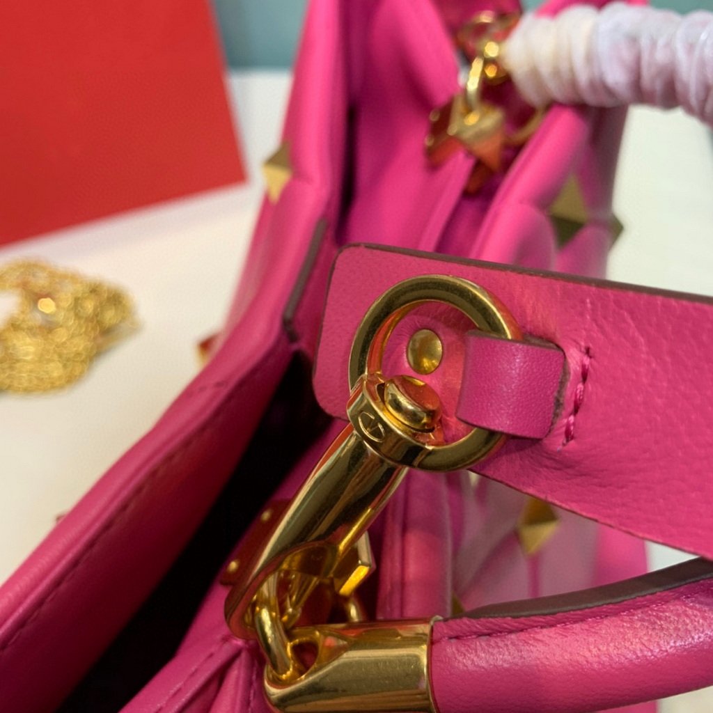 Valentino 2021 Roman Stud The Handle Bag In Nappa 0097L Plum