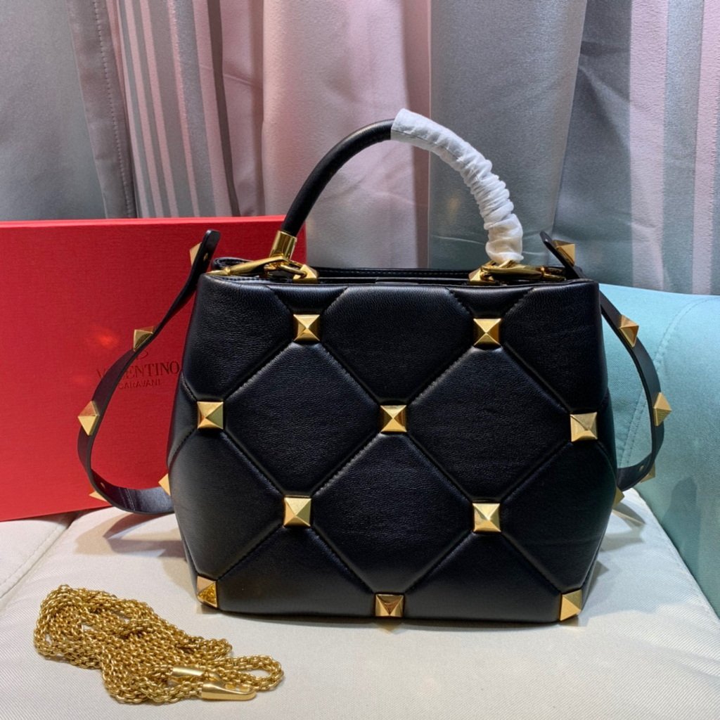 Valentino 2021 Roman Stud The Handle Bag In Nappa 0097L Black