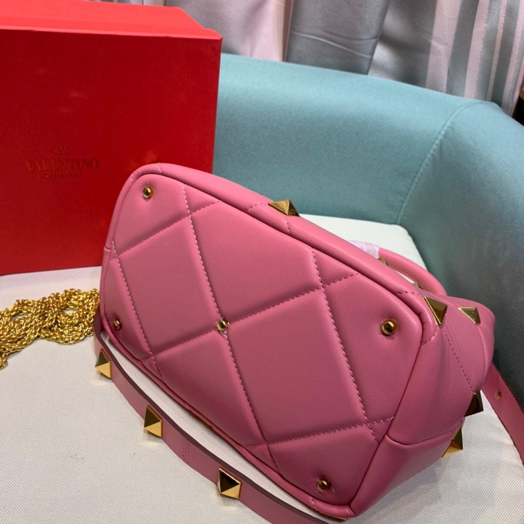 Valentino 2021 Roman Stud The Handle Bag In Nappa 0097L Pink