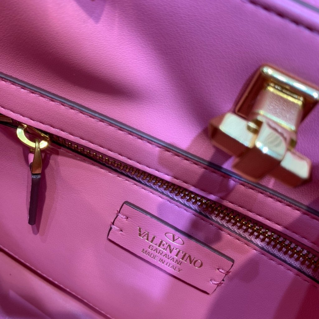 Valentino 2021 Roman Stud The Handle Bag In Nappa 0097L Pink