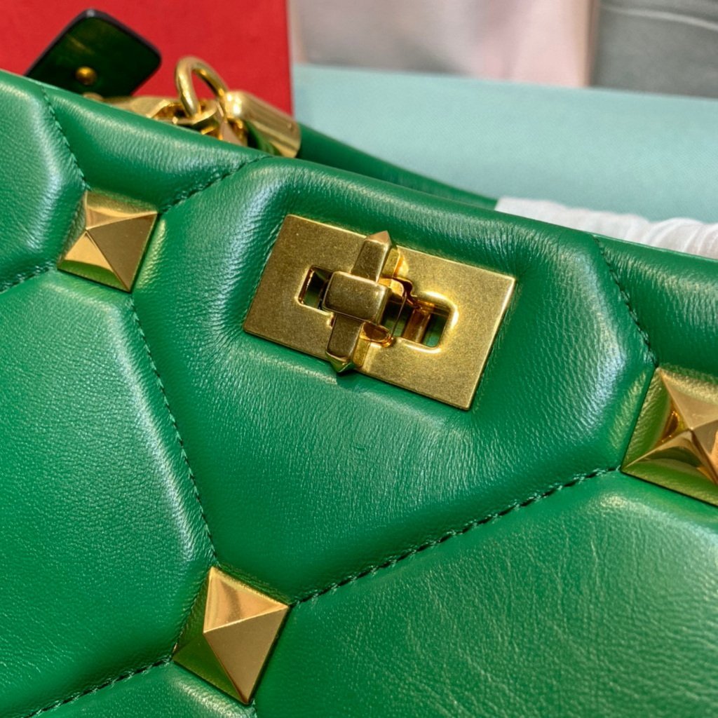 Valentino 2021 Roman Stud The Handle Bag In Nappa 0097L Green