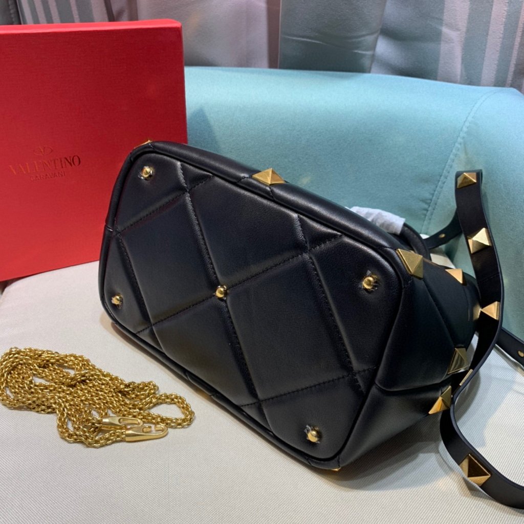 Valentino 2021 Roman Stud The Handle Bag In Nappa 0097L Black
