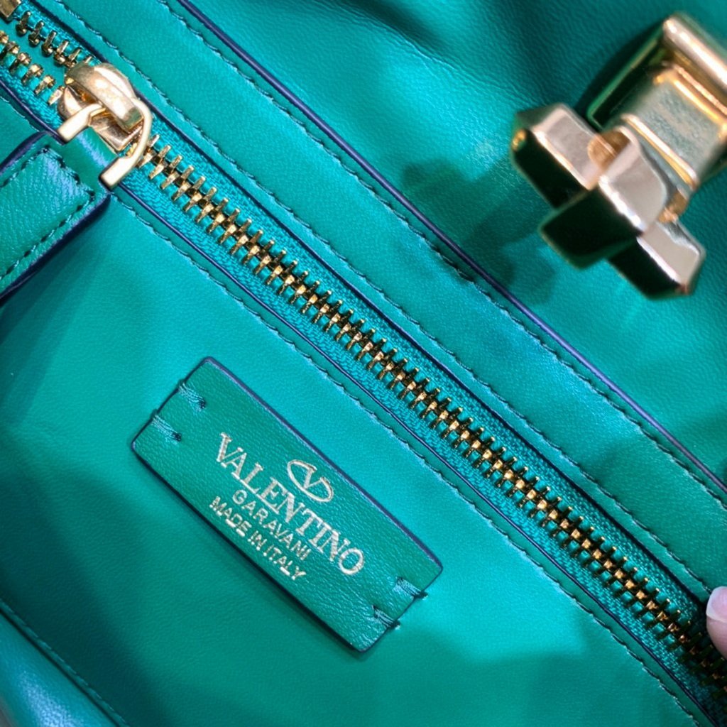 Valentino 2021 Roman Stud The Handle Bag In Nappa 0097L Green