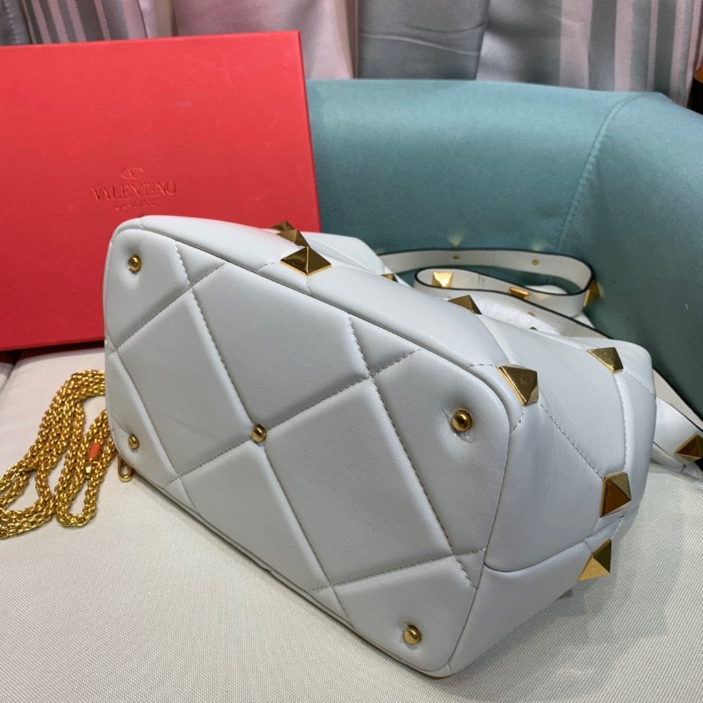 Valentino 2021 Roman Stud The Handle Bag In Nappa 0097L White