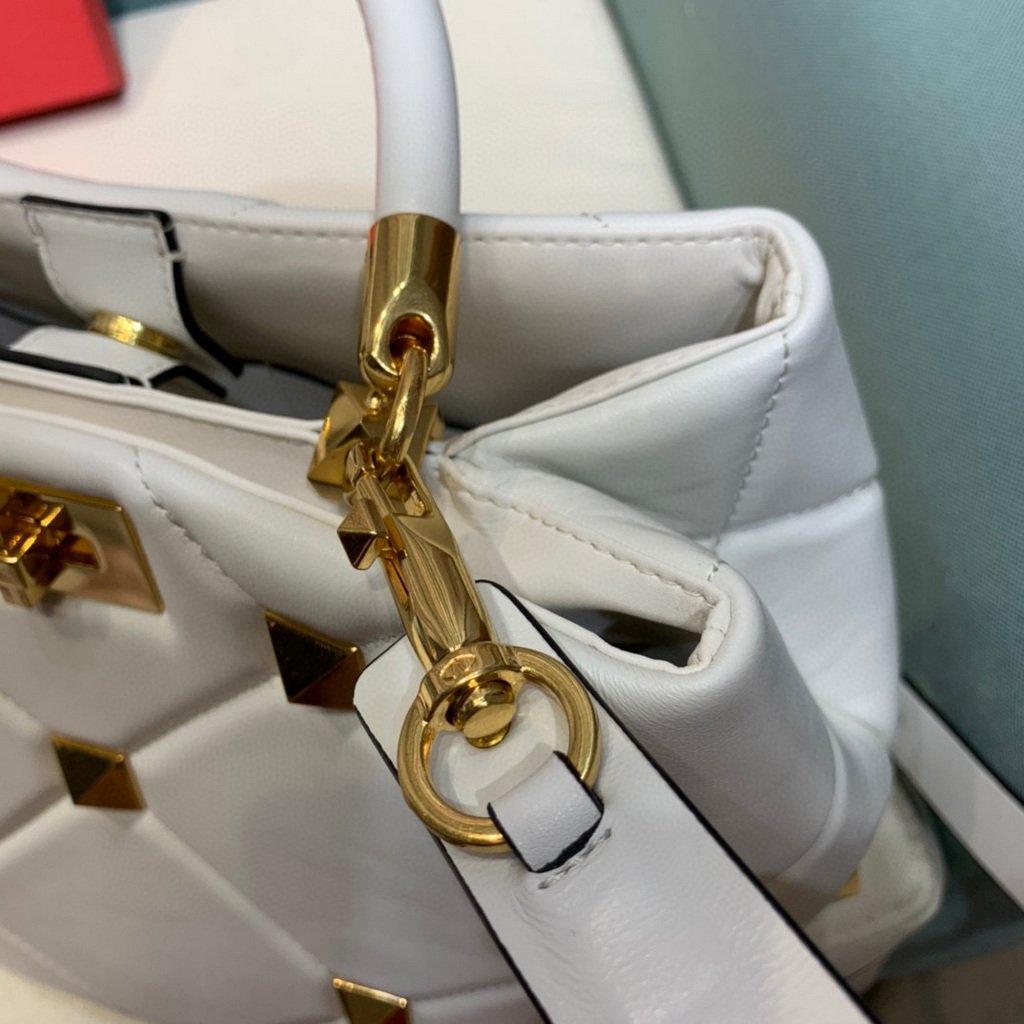 Valentino 2021 Roman Stud The Handle Bag In Nappa 0097L White