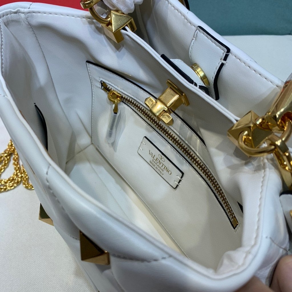 Valentino 2021 Roman Stud The Handle Bag In Nappa 0097L White