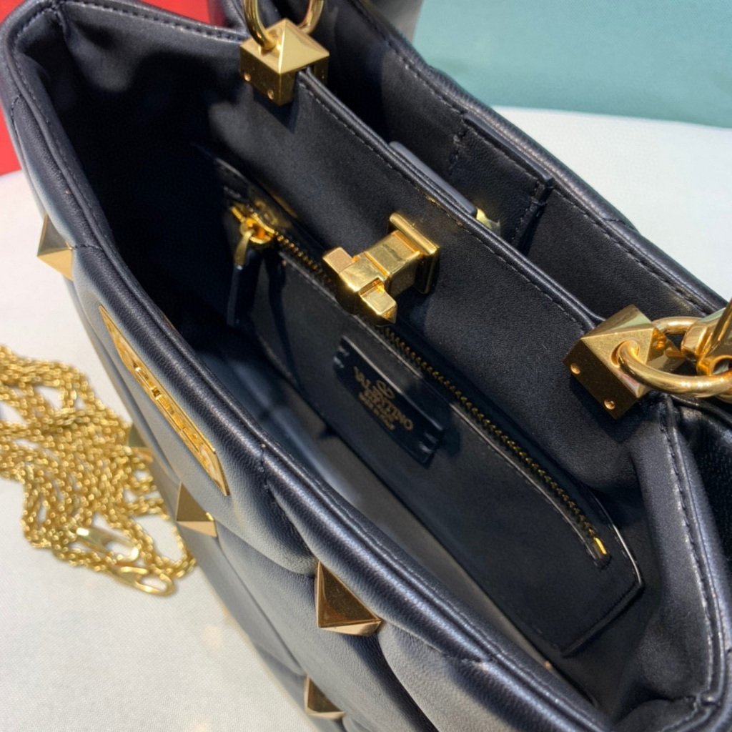 Valentino 2021 Roman Stud The Handle Bag In Nappa 0097L Black