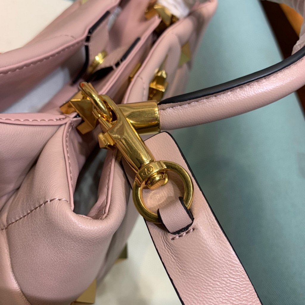Valentino 2021 Roman Stud The Handle Bag In Nappa 0097L Nude