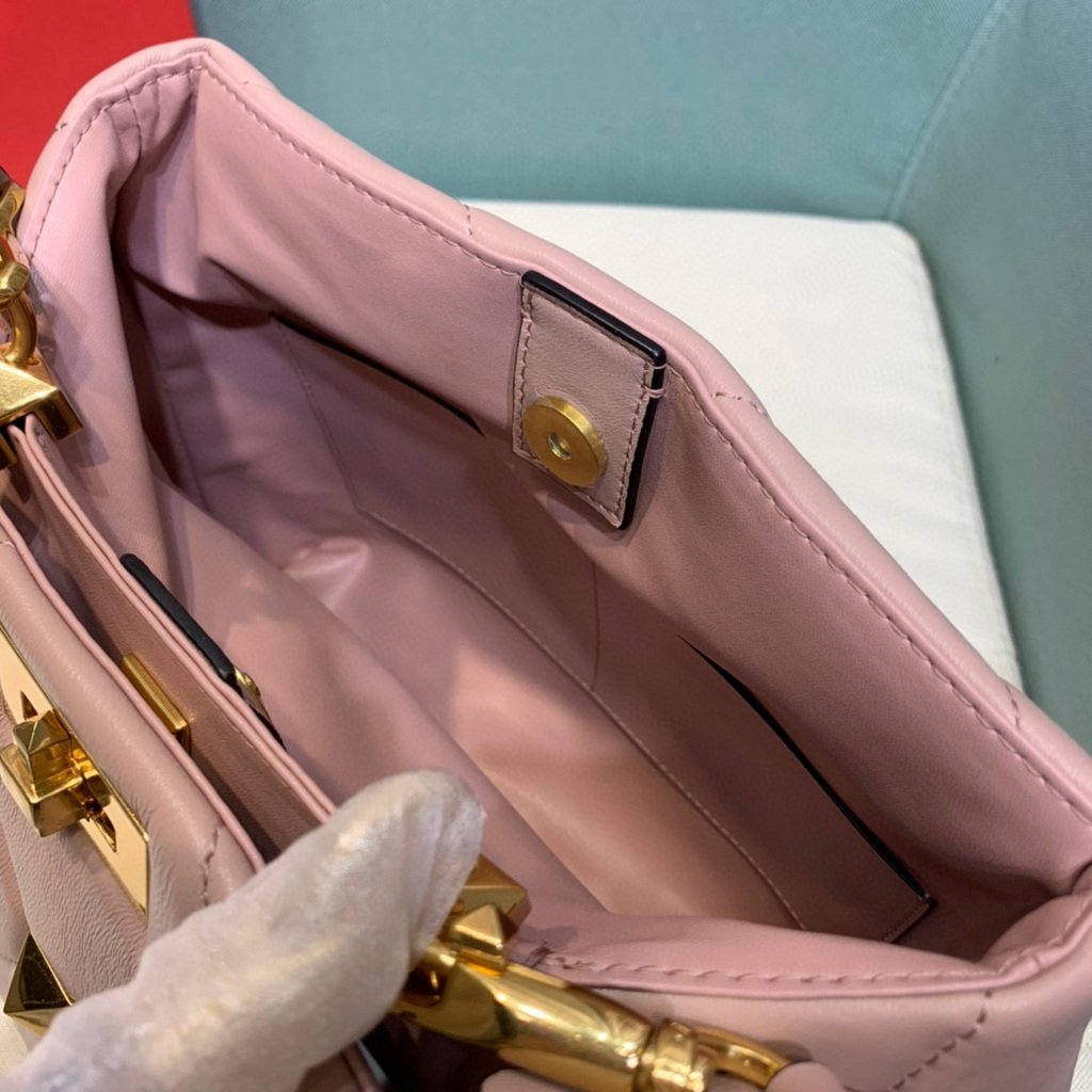Valentino 2021 Roman Stud The Handle Bag In Nappa 0097L Nude