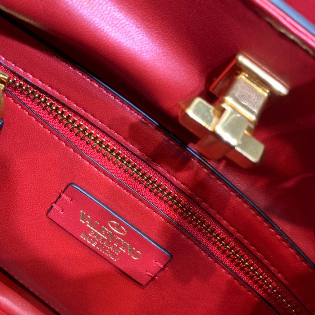 Valentino 2021 Roman Stud The Handle Bag In Nappa 0097L Red