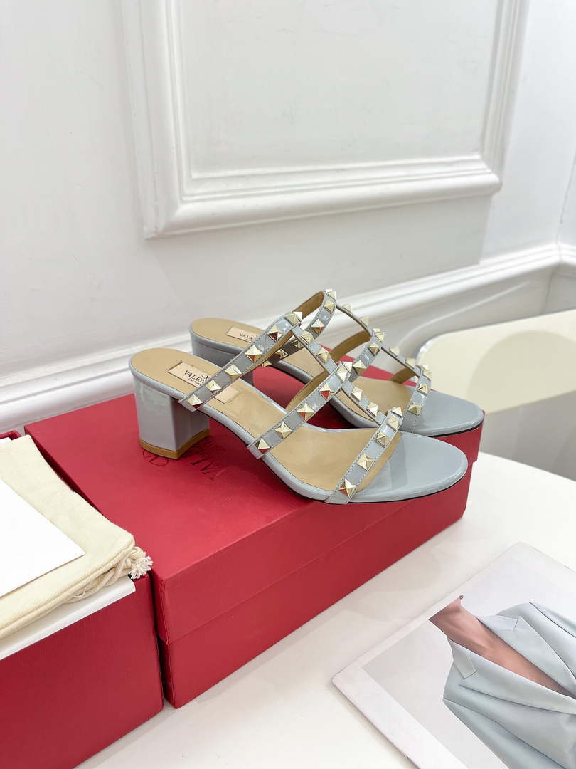 Valentino 3W2S0C47VOD Rockstud Flat Slide Sandal V98832 60 MM - US 4=35 - View 1