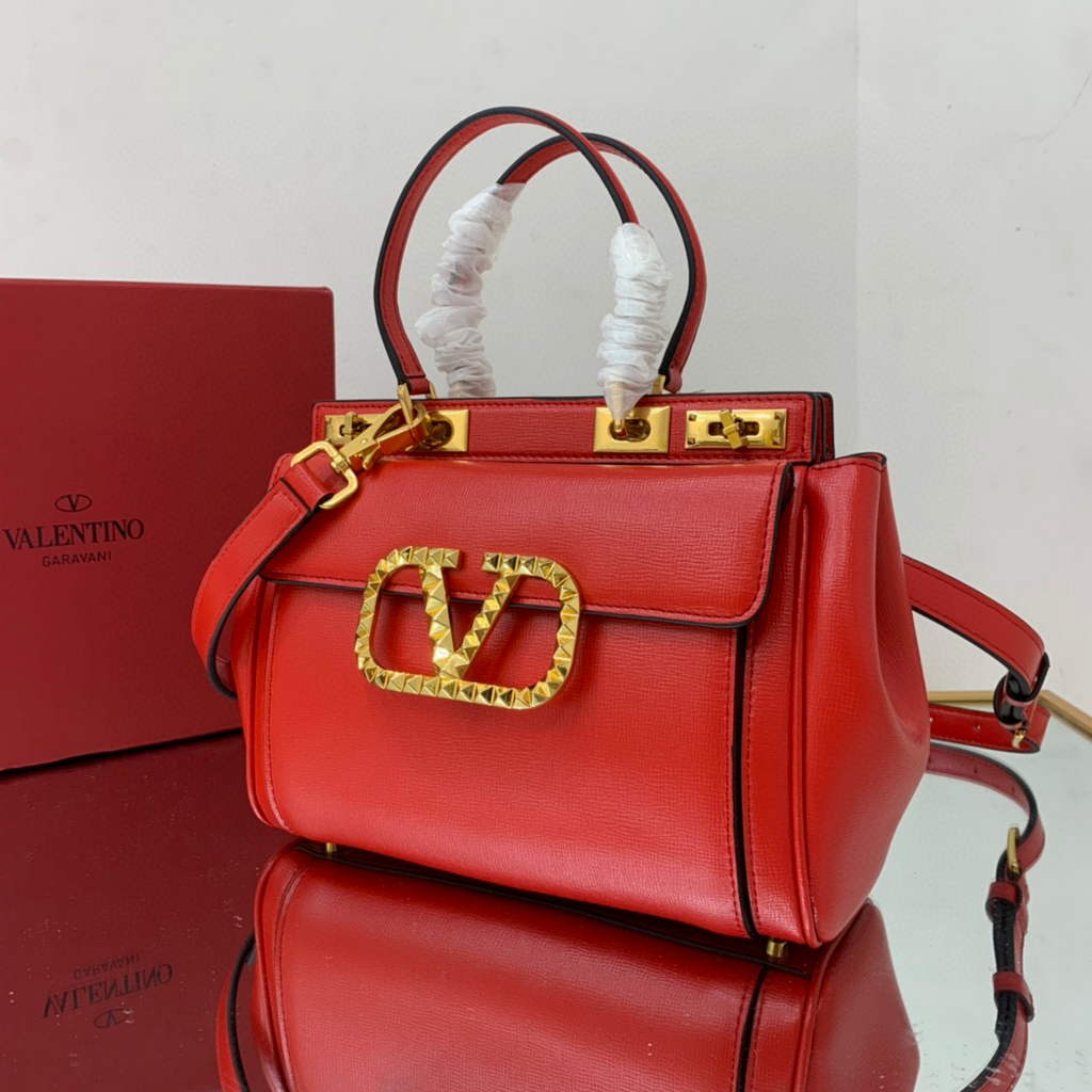 Valentino 4100 Medium Rockstud Alcove Handbag In Grainy Calfskin 2B0J41 Red