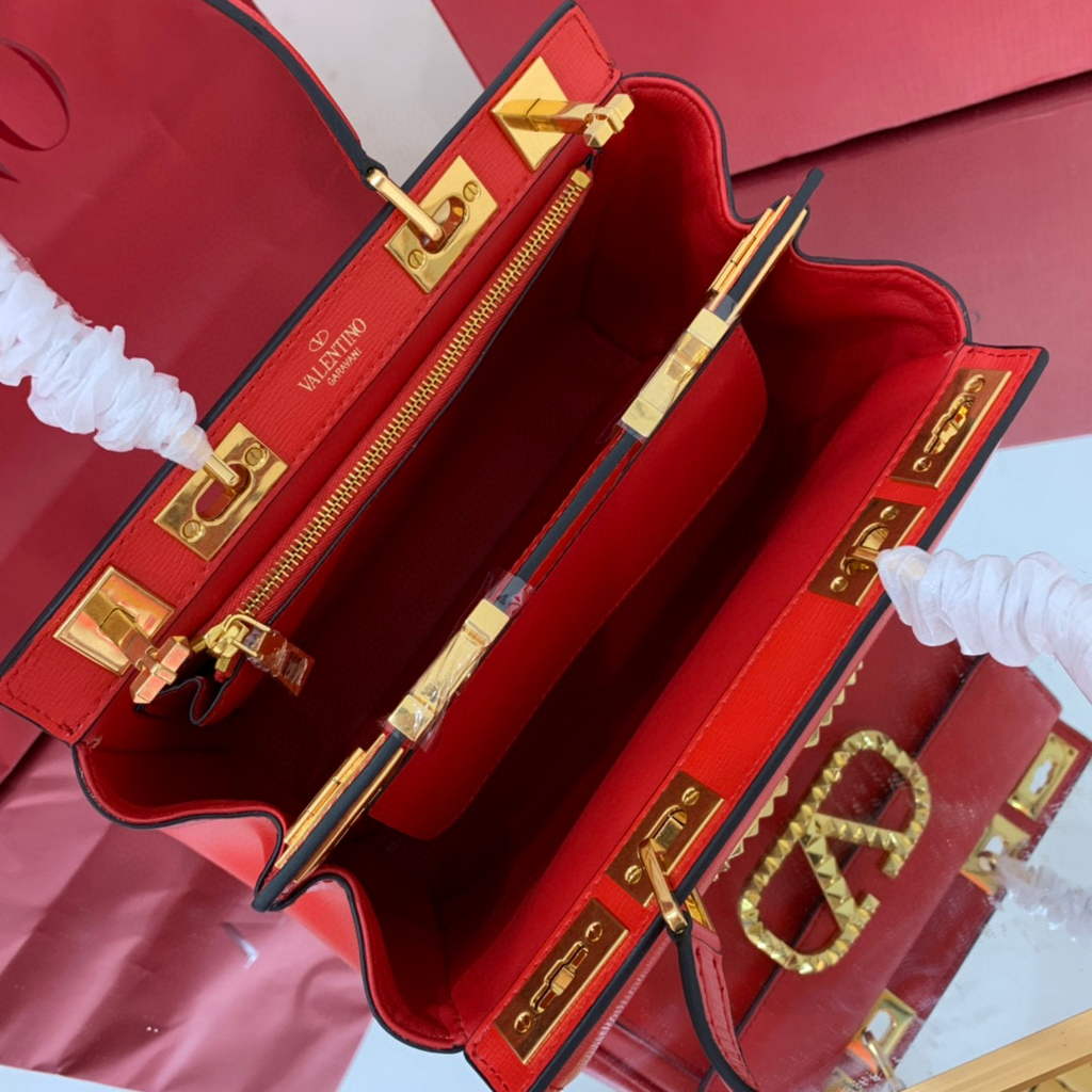 Valentino 4100 Medium Rockstud Alcove Handbag In Grainy Calfskin 2B0J41 Red