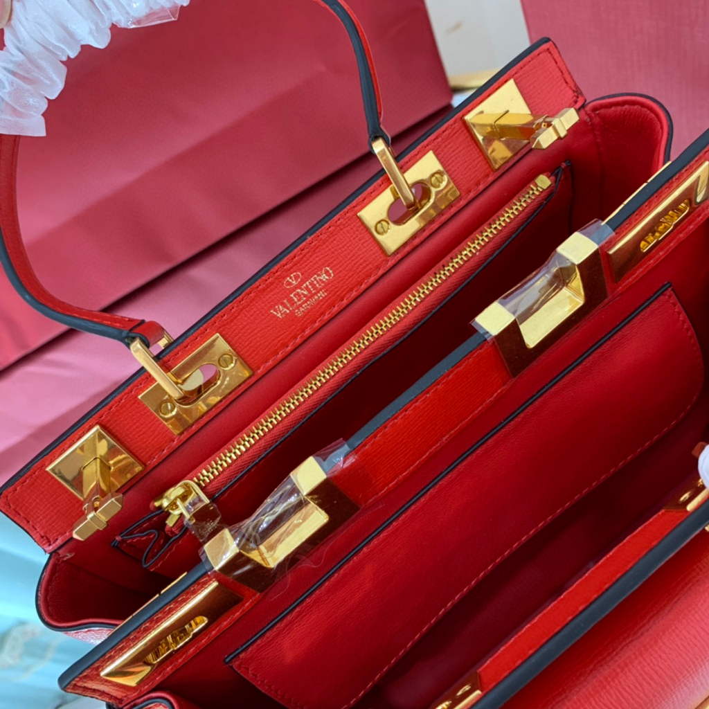 Valentino 4100 Medium Rockstud Alcove Handbag In Grainy Calfskin 2B0J41 Red