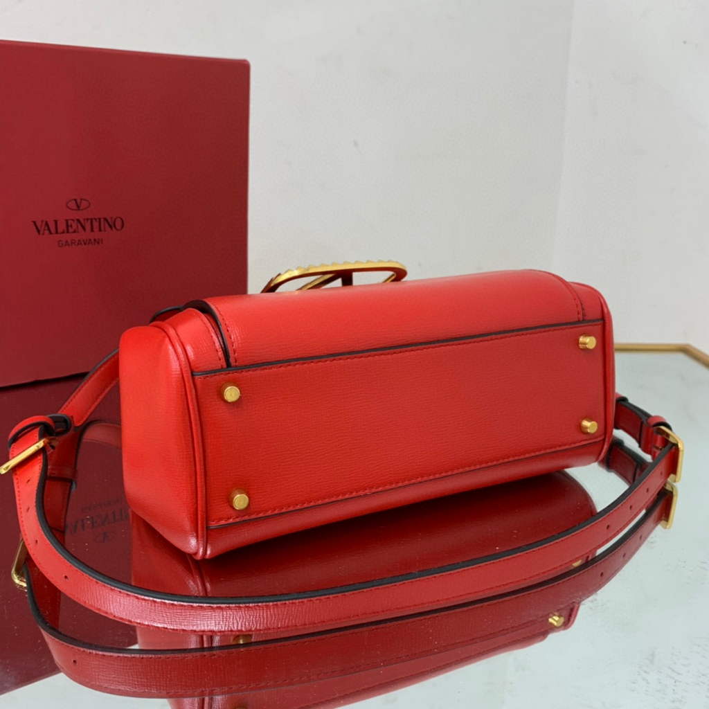 Valentino 4100 Medium Rockstud Alcove Handbag In Grainy Calfskin 2B0J41 Red