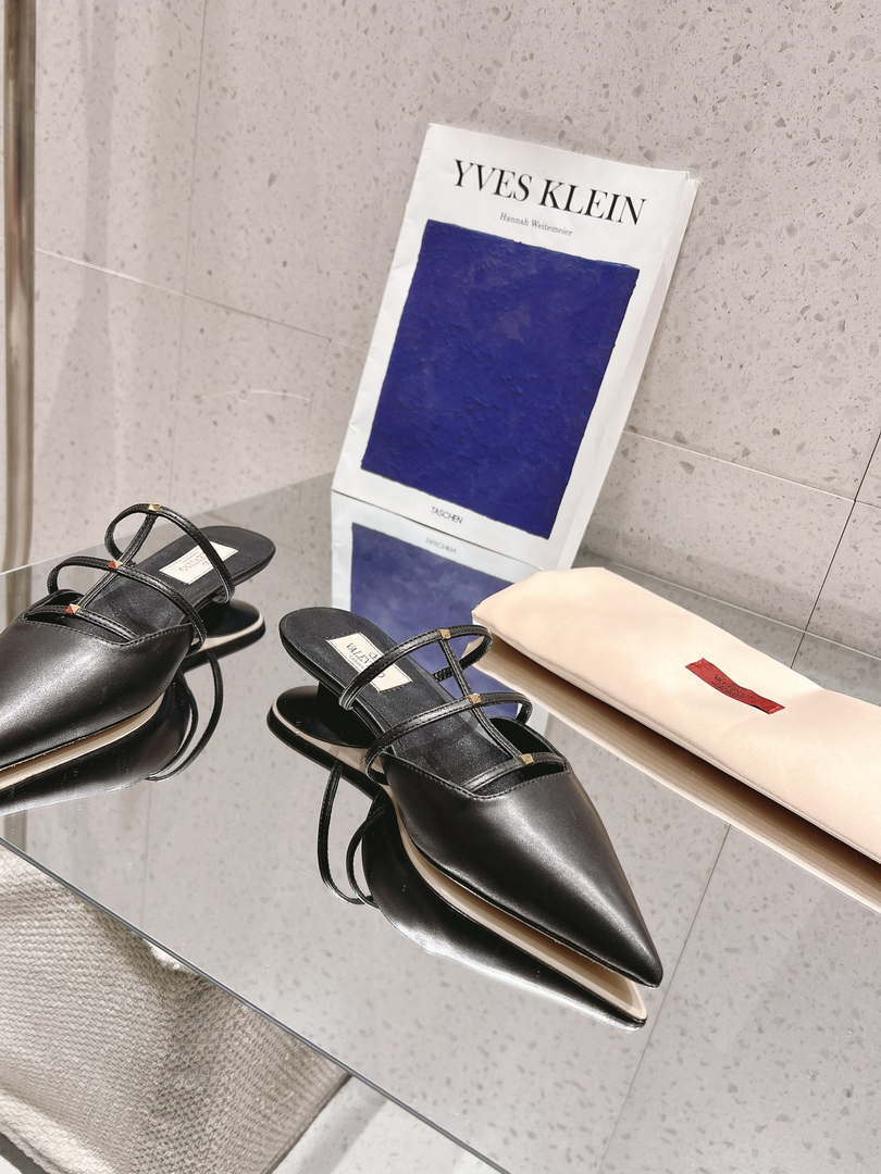 Valentino 4W0S0IZ2ACT Rockstud Wispy Calfskin Mule 20MM V10092