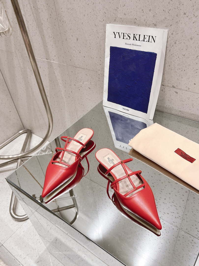 Valentino 4W0S0IZ2ACT Rockstud Wispy Calfskin Mule 20MM V10094