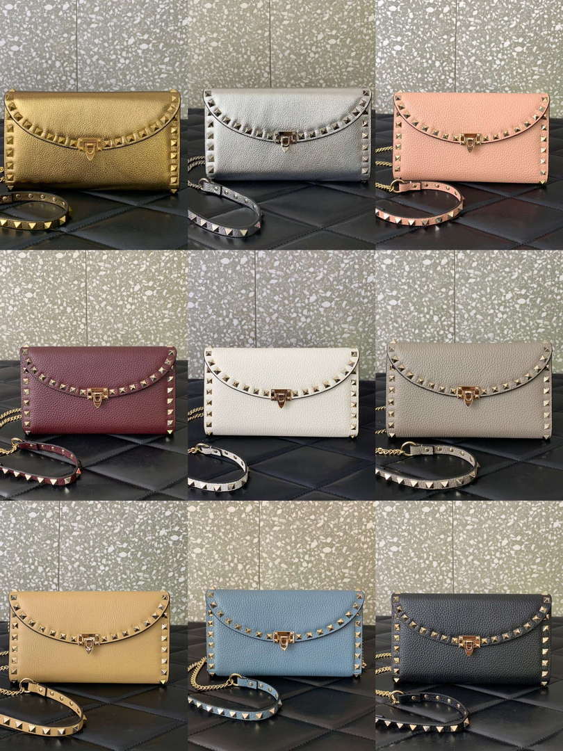 Valentino 4W2P0Z81 Rockstud Wallet With Chain In Grainy Calfskin Bag