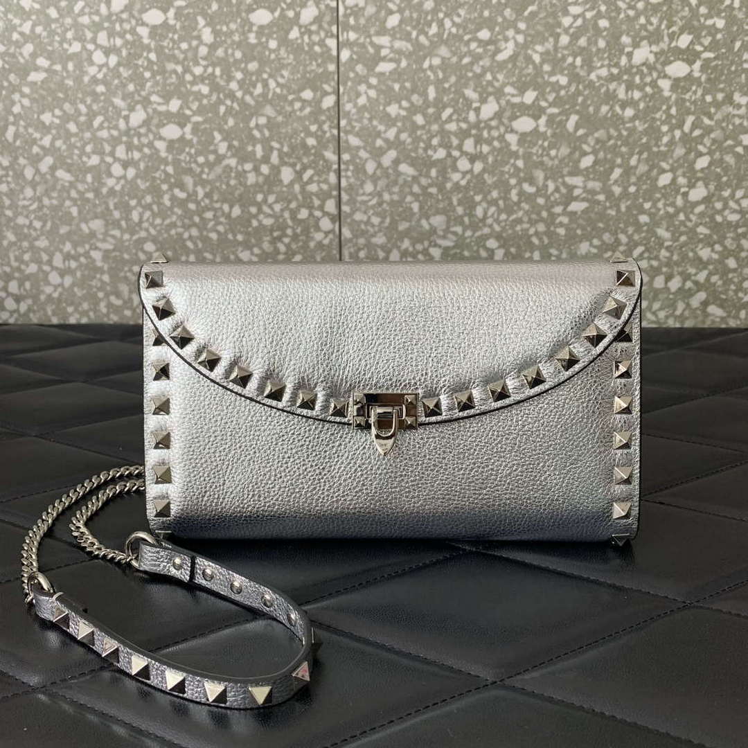 Valentino 4W2P0Z81 Rockstud Wallet With Chain In Grainy Calfskin Bag