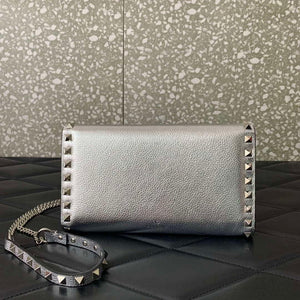 Valentino 4W2P0Z81 Rockstud Wallet With Chain In Grainy Calfskin Bag - Pink - View 3