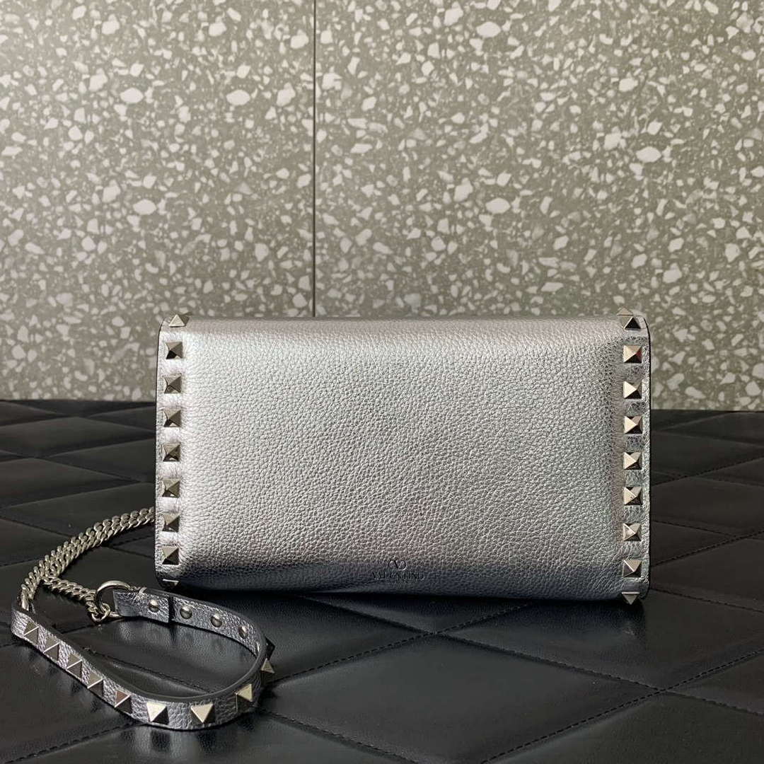 Valentino 4W2P0Z81 Rockstud Wallet With Chain In Grainy Calfskin Bag