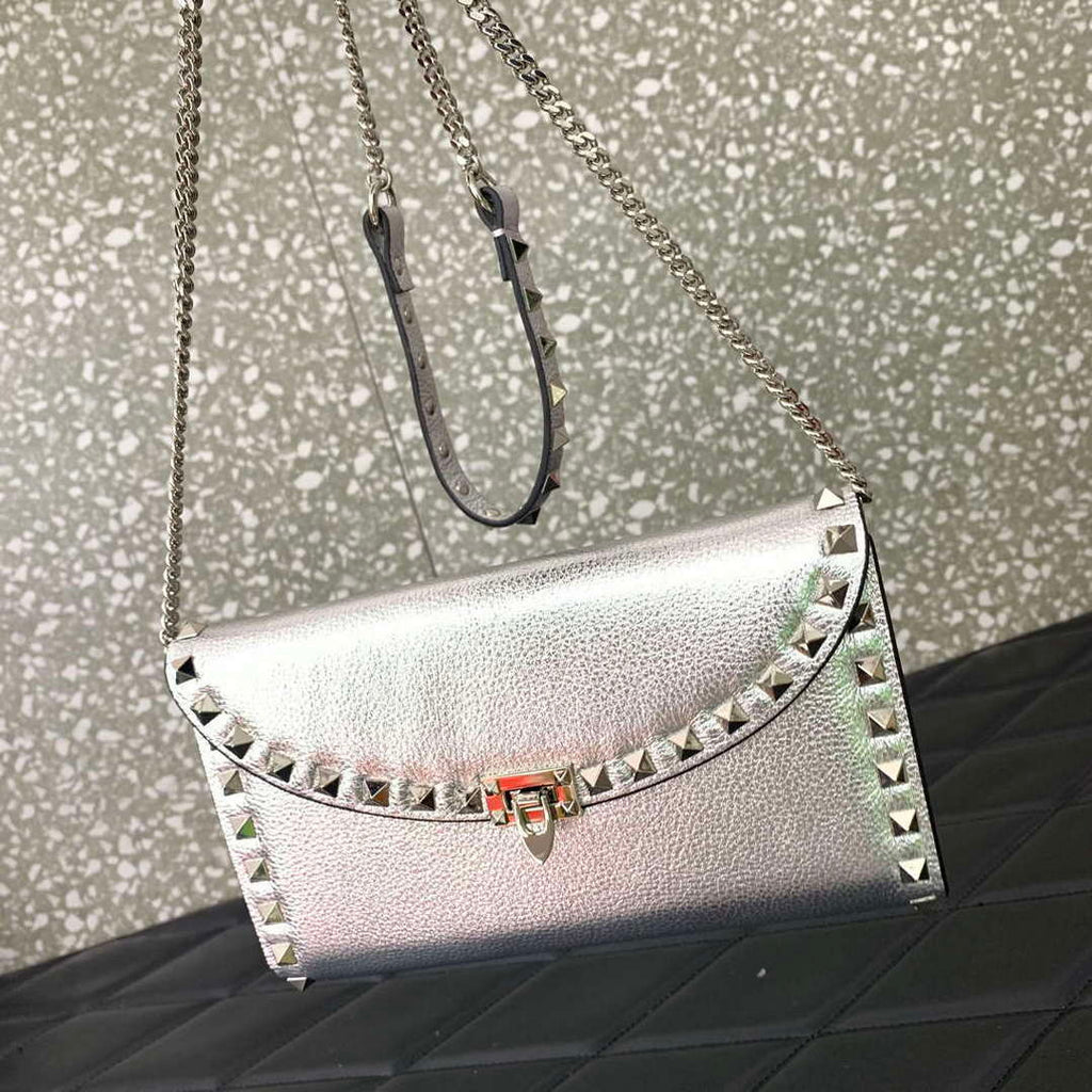 Valentino 4W2P0Z81 Rockstud Wallet With Chain In Grainy Calfskin Bag