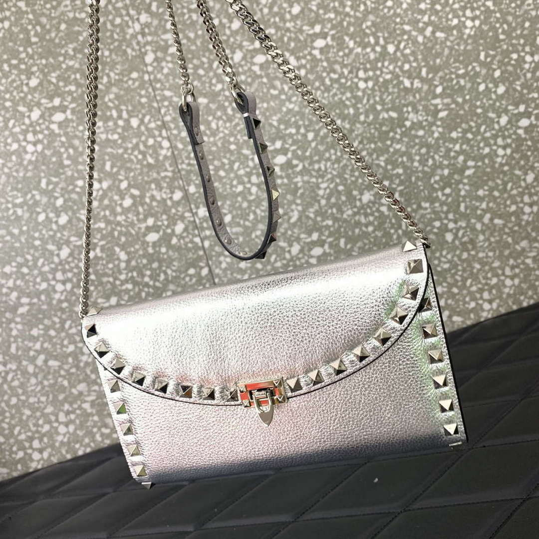 Valentino 4W2P0Z81 Rockstud Wallet With Chain In Grainy Calfskin Bag