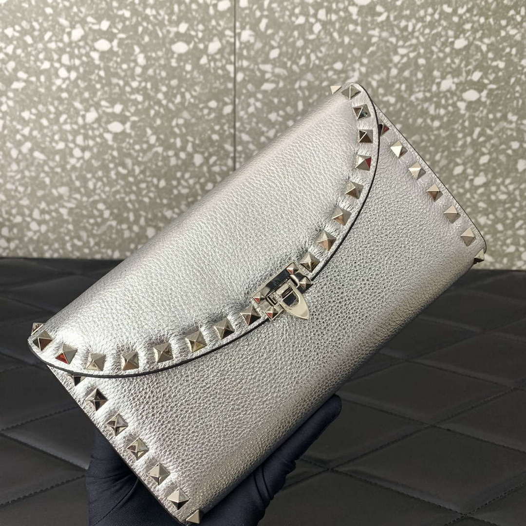 Valentino 4W2P0Z81 Rockstud Wallet With Chain In Grainy Calfskin Bag