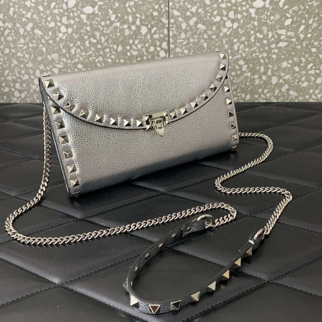 Valentino 4W2P0Z81 Rockstud Wallet With Chain In Grainy Calfskin Bag