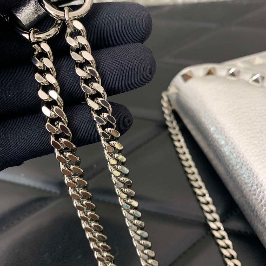 Valentino 4W2P0Z81 Rockstud Wallet With Chain In Grainy Calfskin Bag