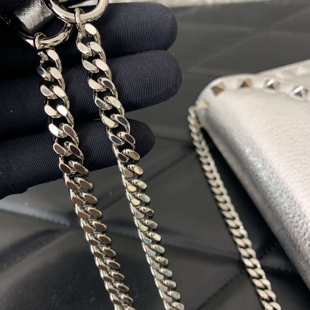 Valentino 4W2P0Z81 Rockstud Wallet With Chain In Grainy Calfskin Bag