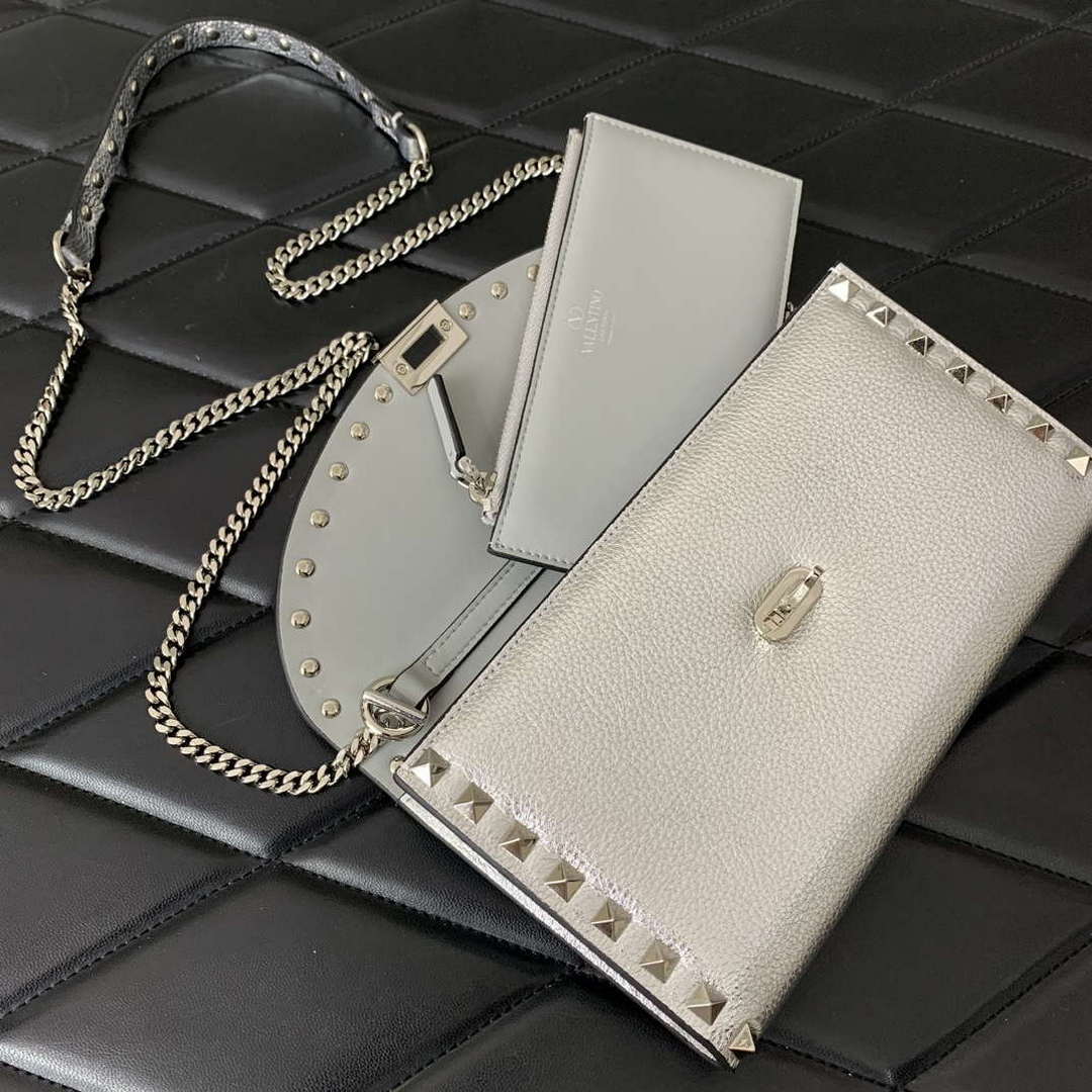 Valentino 4W2P0Z81 Rockstud Wallet With Chain In Grainy Calfskin Bag