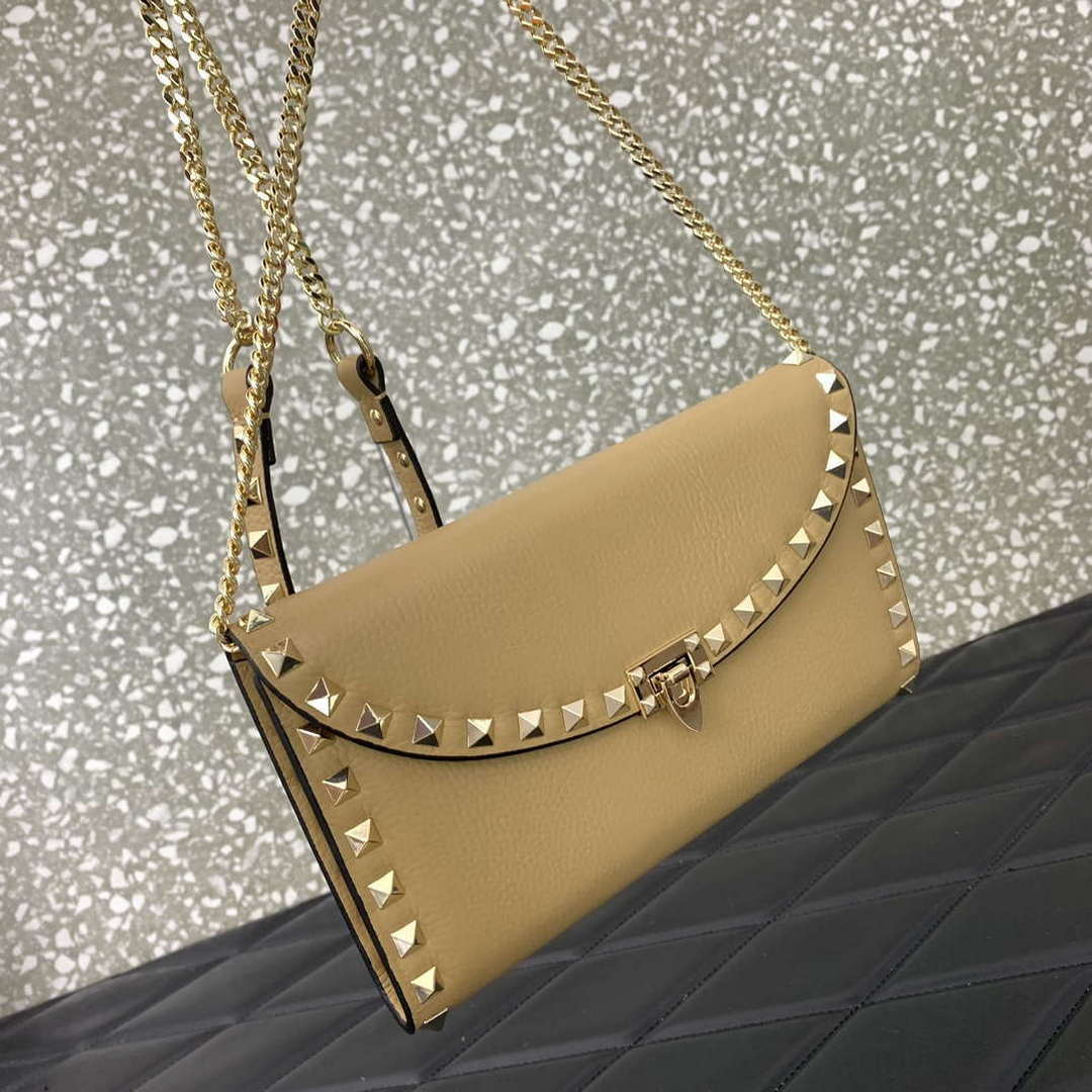 Valentino 4W2P0Z81 Rockstud Wallet With Chain In Grainy Calfskin Bag