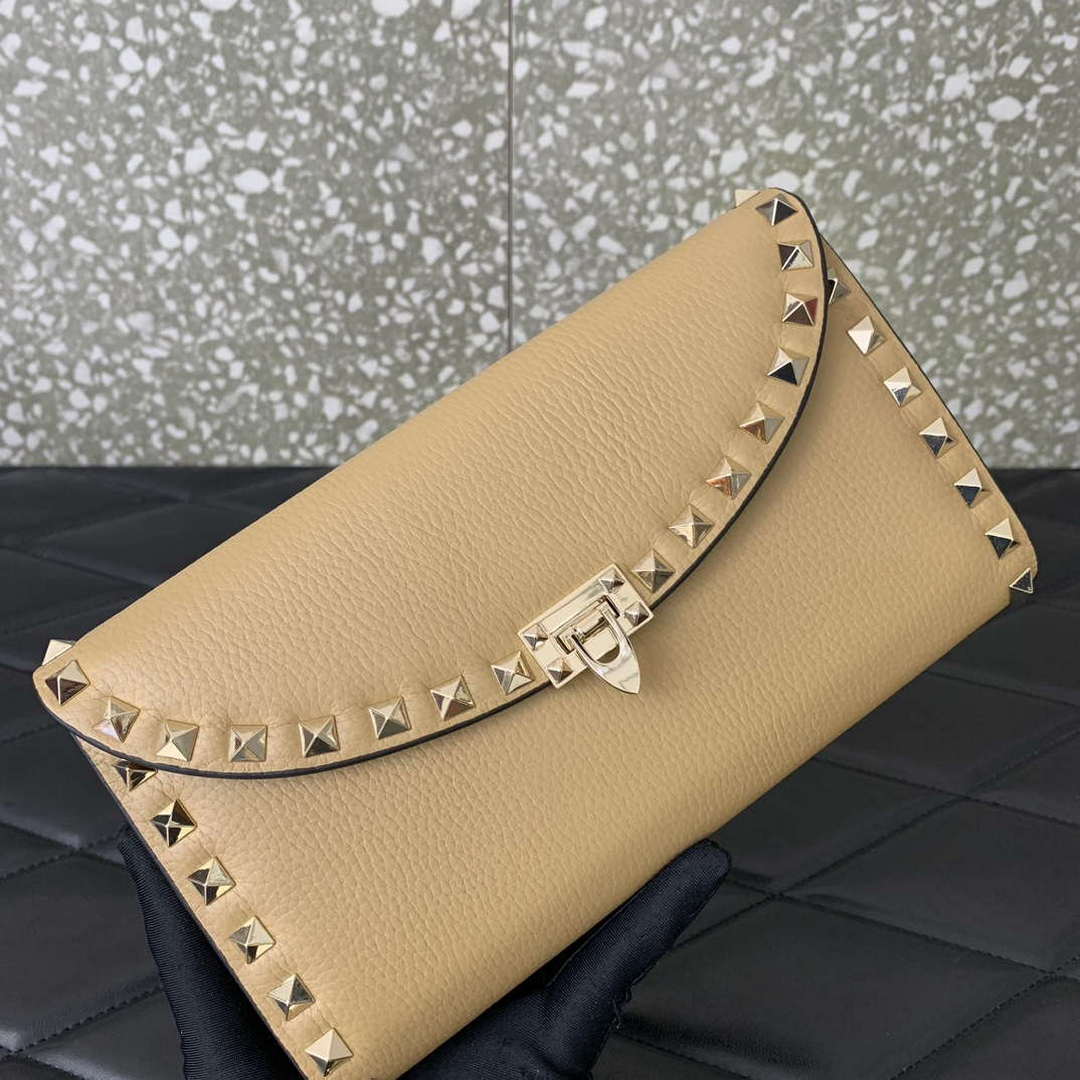 Valentino 4W2P0Z81 Rockstud Wallet With Chain In Grainy Calfskin Bag