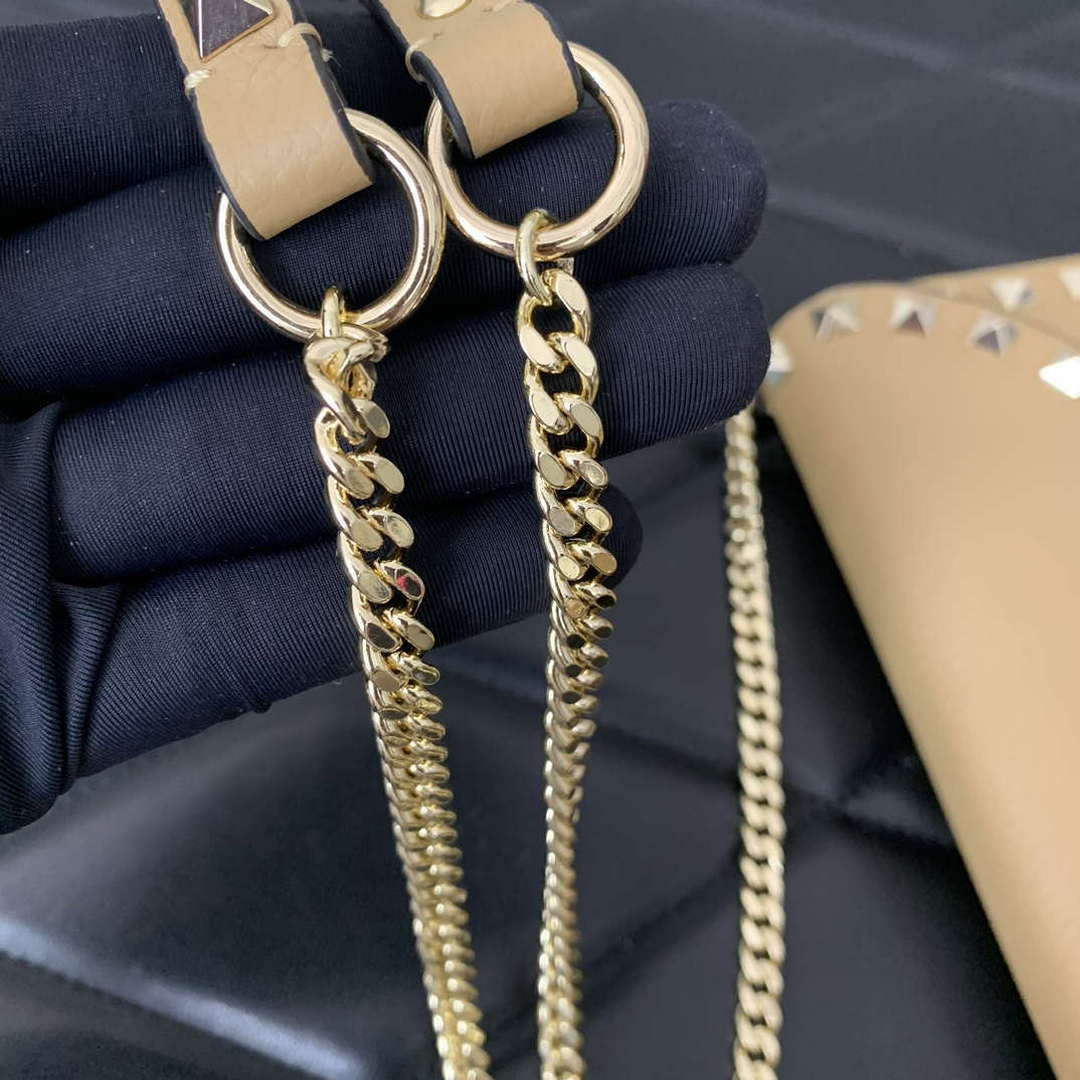 Valentino 4W2P0Z81 Rockstud Wallet With Chain In Grainy Calfskin Bag