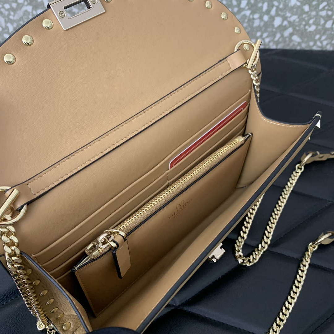 Valentino 4W2P0Z81 Rockstud Wallet With Chain In Grainy Calfskin Bag