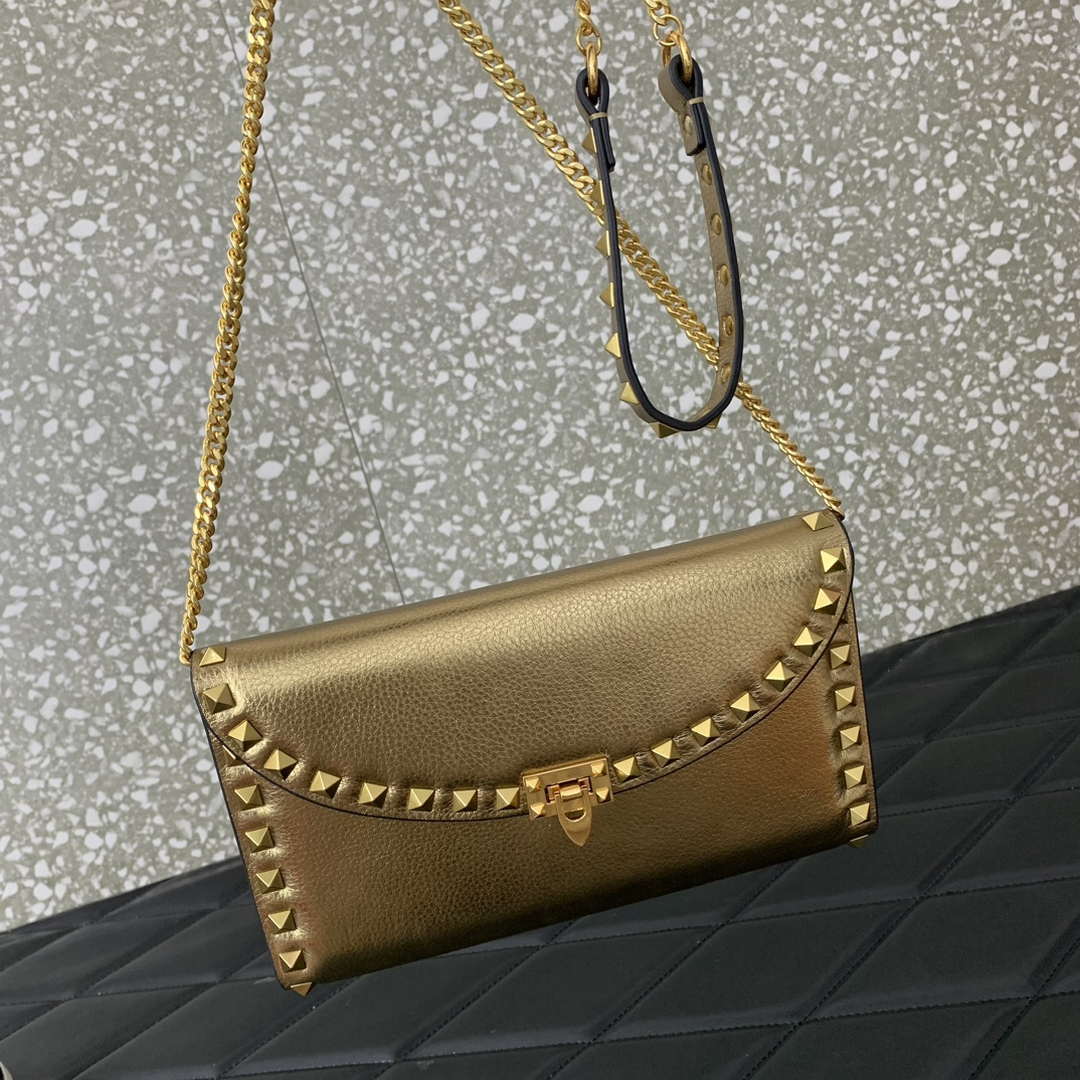 Valentino 4W2P0Z81 Rockstud Wallet With Chain In Grainy Calfskin Bag