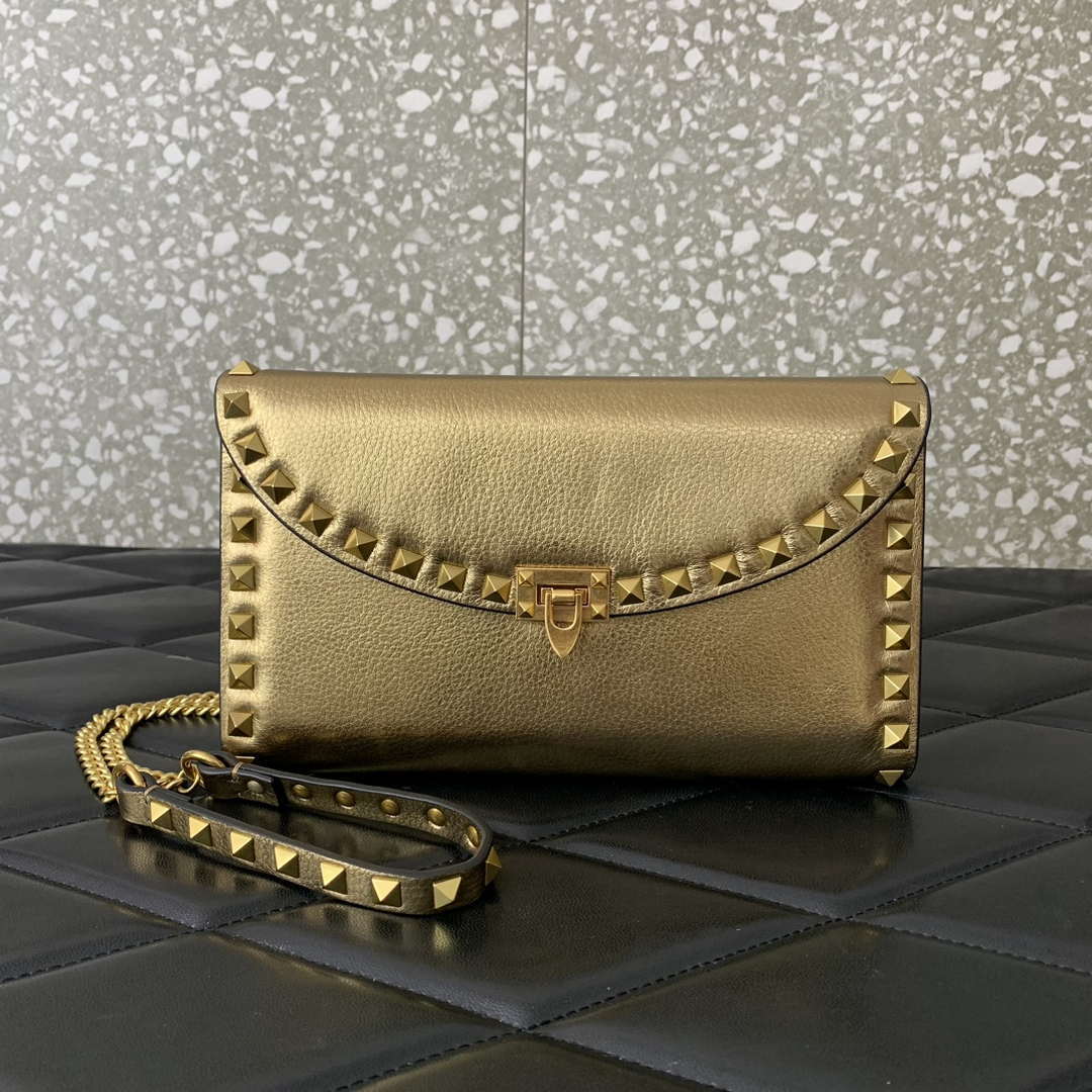 Valentino 4W2P0Z81 Rockstud Wallet With Chain In Grainy Calfskin Bag
