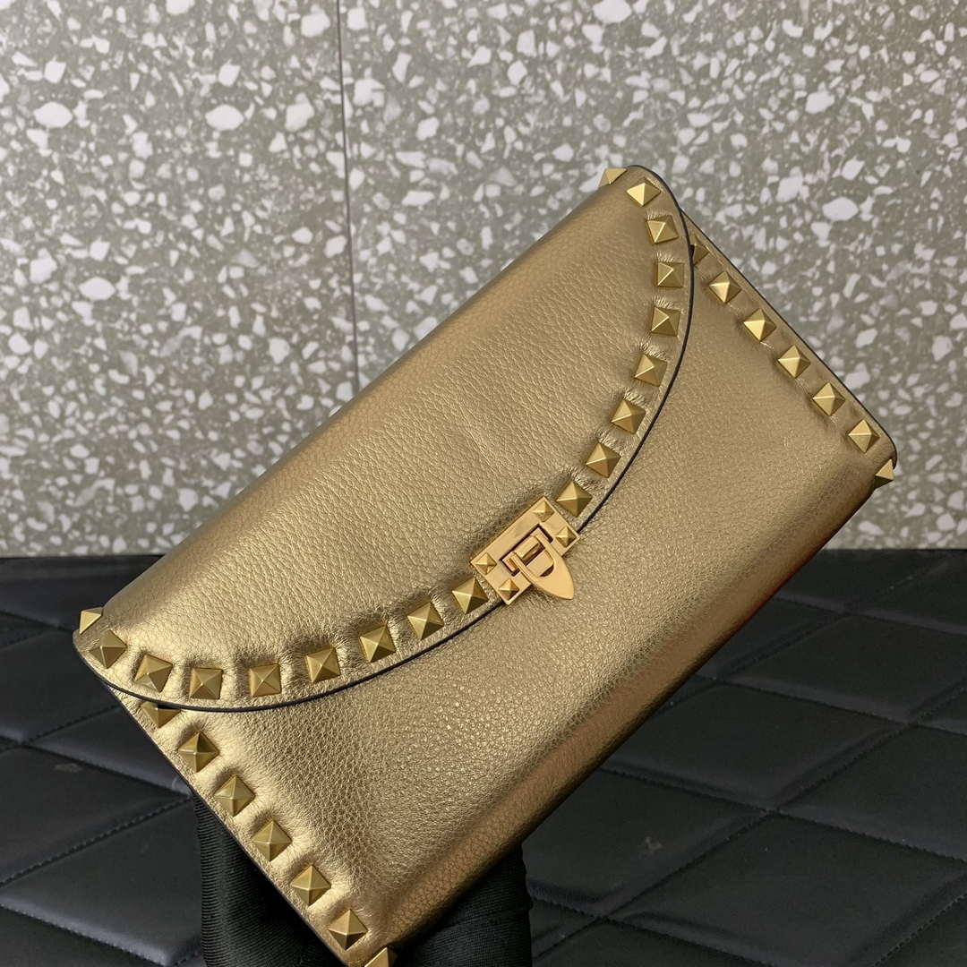 Valentino 4W2P0Z81 Rockstud Wallet With Chain In Grainy Calfskin Bag