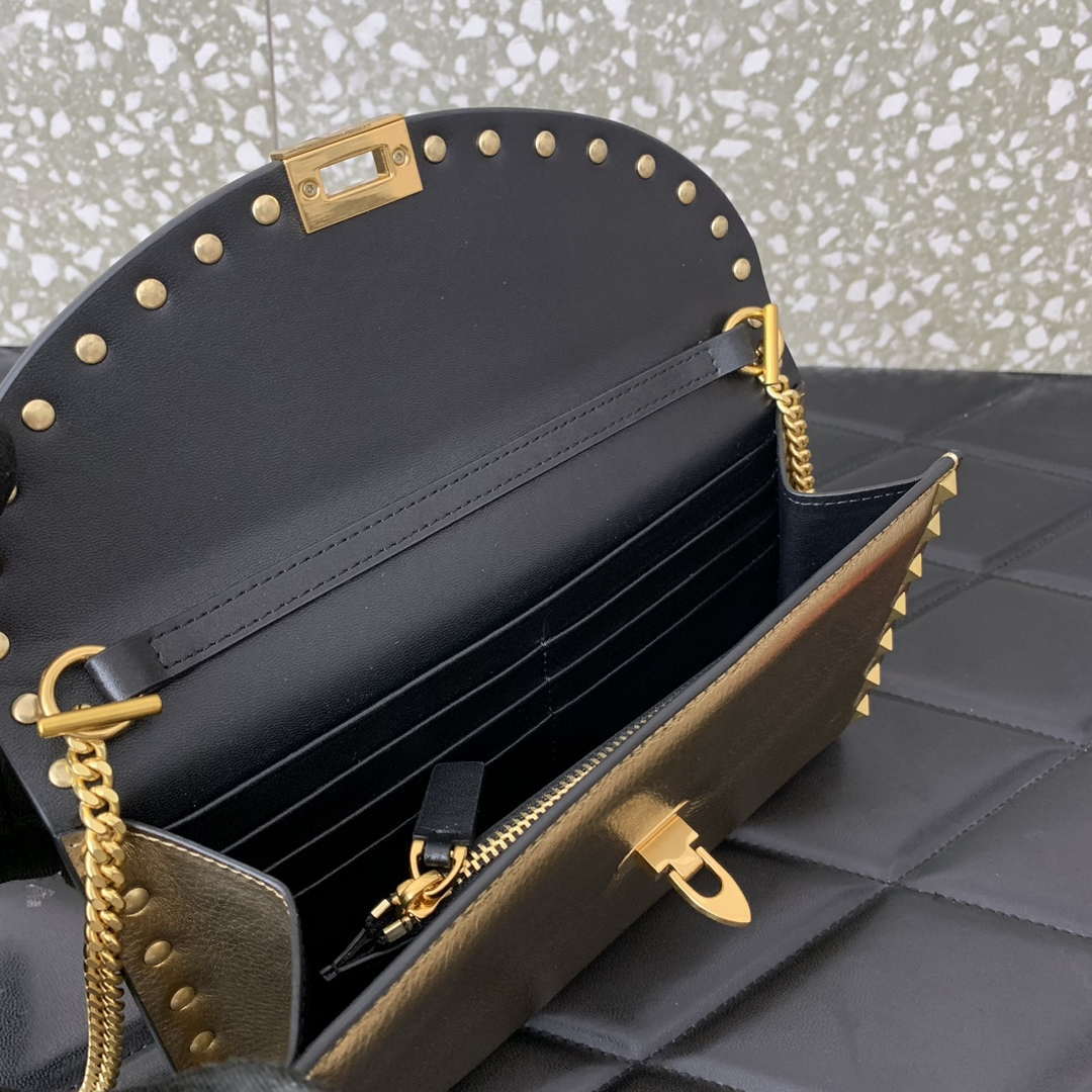 Valentino 4W2P0Z81 Rockstud Wallet With Chain In Grainy Calfskin Bag
