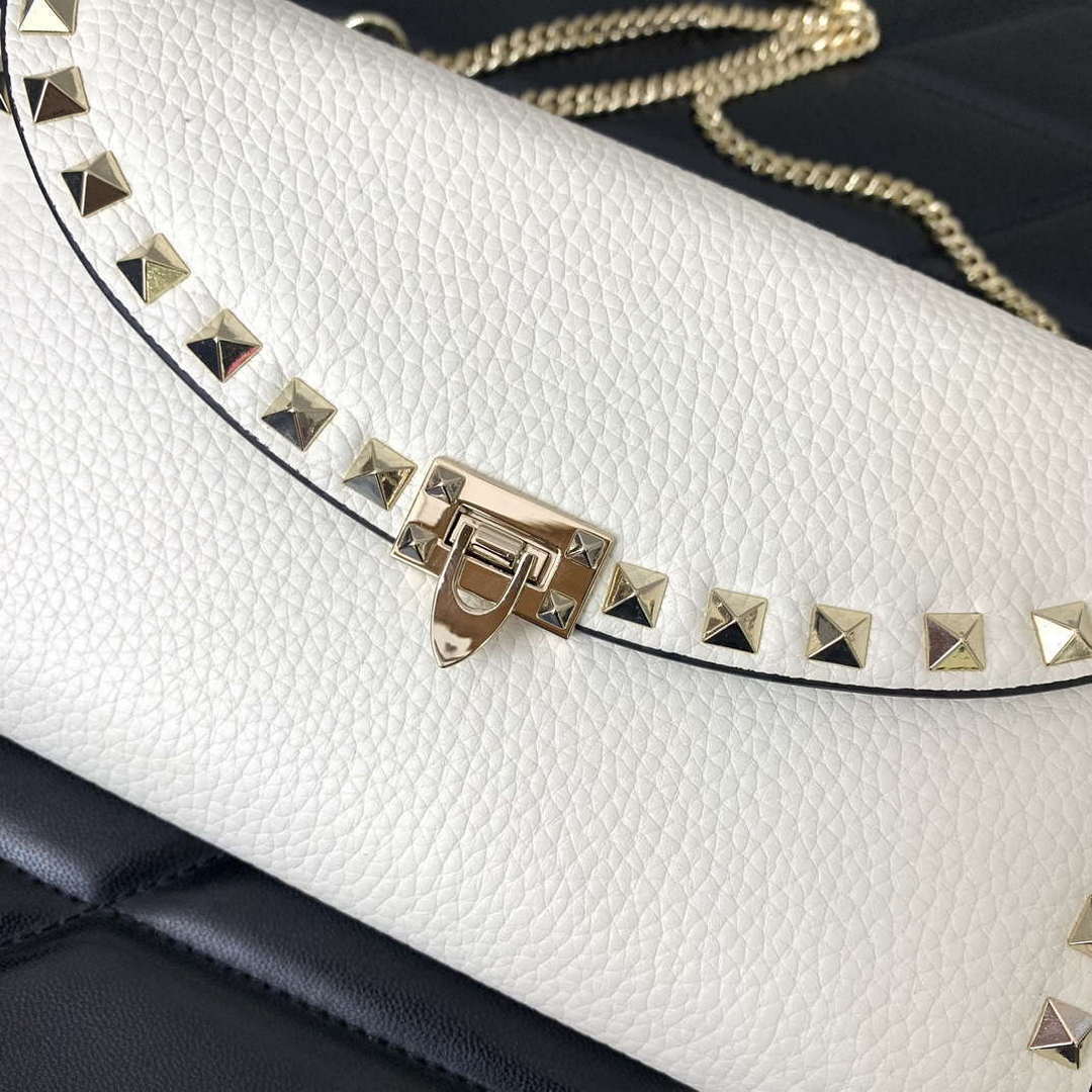 Valentino 4W2P0Z81 Rockstud Wallet With Chain In Grainy Calfskin Bag